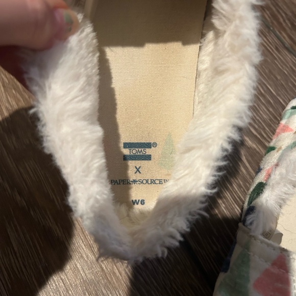 Tom’s x Paper Source shoes - Picture 2 of 2